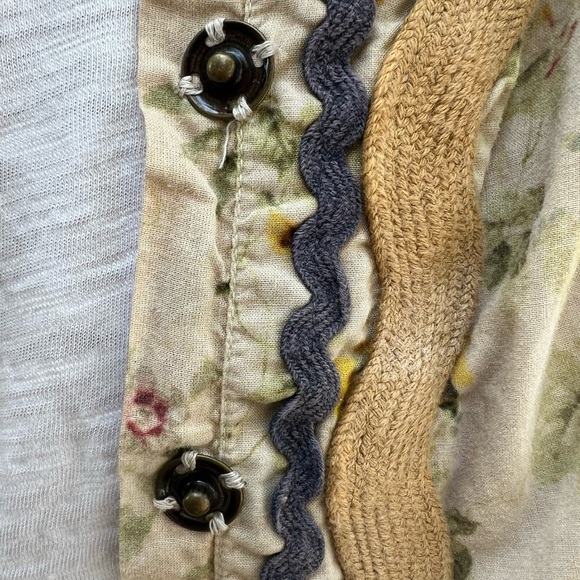 Magnolia Pearl Floral Cream Trench Coat - Picture 4 of 9